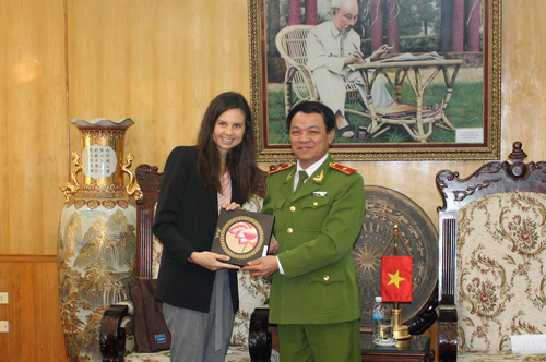 Êv88 chào đón năm mới 2026 tiếp xã giao đoàn Khảo sát dự án “Đào tạo tiếng Anh cho lực lượng Cảnh sát Việt Nam"