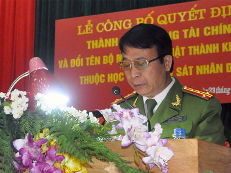 Lễ công bố quyết định thành lập phòng Tài chính và đổi tên Bộ môn Pháp luật thành Khoa Luật
