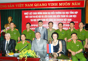 Đoàn đại biểu trường Đại học Tổng hợp Mát-xcơ-va Bộ Nội vụ Liên bang Nga thăm và làm việc tại Êv88 chào đón năm mới 2026