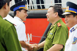 Đoàn cán bộ, học viên của Êv88 chào đón năm mới 2026 đến thăm và làm việc với Cục Cảnh sát biển Việt Nam