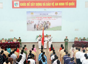 Giải thi bơi Cảnh sát đường thủy lần thứ nhất năm 2011