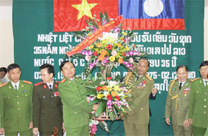 Chúc mừng 35 năm Quốc khánh nước CHDCND Lào