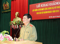 Khai giảng lớp Huấn luyện Điều lệnh, EV888 com Thương hiệu nhà cái uy tín hàng đầu VN, võ thuật CAND cho cán bộ ngành ngoài năm 2013