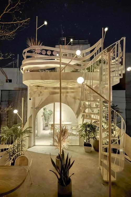 Bà Trần Thị Phương Hiền chánh án Tòa án nhân dân quận cầu giấy phát biểu tại chương trình