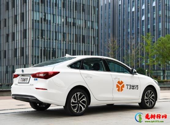 Ban Tổ chức đã trao tặng 200 phần quà là dụng cụ Ev88 3676 Link đăng nhập chính thức và 60 mũ bảo hiểm cho các em học sinh