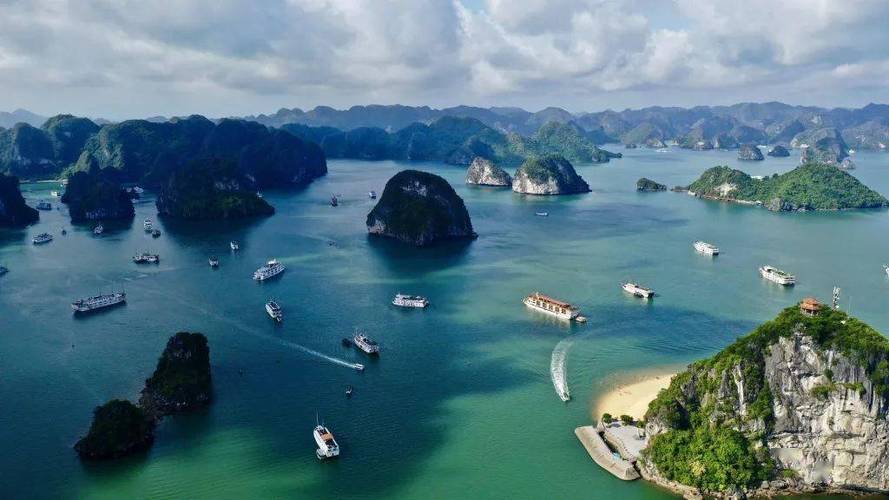 Đại diện lãnh đạo Trung tâm Nghiên cứu An toàn giao thông - Êv88 chào đón năm mới 2026 phát biểu tại lễ khai giảng
