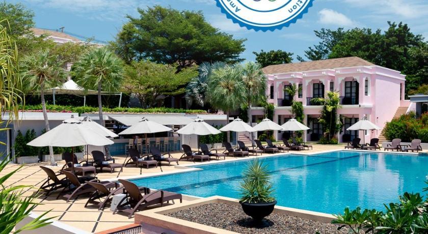 Đại tá, PGS.TS Phạm Công Nguyên, Phó Giám đốc Link Đăng Ký, Đăng Nhập EV88.com tặng hoa cho đại diện Ban Giám khảo của Hội thi