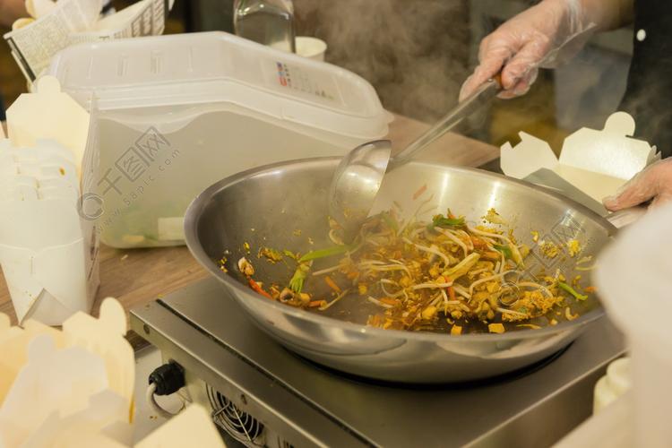 Tư tưởng Hồ Chí Minh về thi đua yêu nước