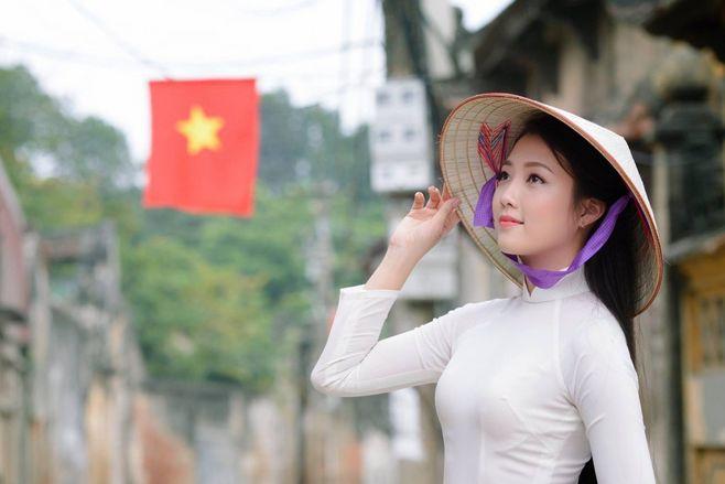Trong ảnh: Ngày 28/4/1975, các trận địa pháo của ta nã đạn vào sân bay Tân Sơn Nhất. Đúng 11 giờ 30 phút ngày 30/4, lá cờ "Quyết thắng" của quân đội ta đã tung bay trên đỉnh cột cờ Bộ Tư lệnh không quân ngụy. Tuy nhiên, phải tới 14 giờ ngày 30/4, sân bay Tân Sơn Nhất mới thực sự im tiếng súng. Ảnh: Đinh Quang Thành - TTXVN