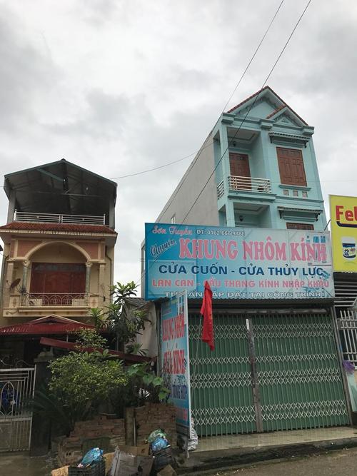 Đại tá Bùi Sơn Hiển, Phó Cục trưởng Cục Đào tạo, Bộ Công an trao Giấy khen cho các học viên