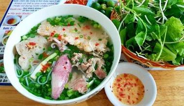 Lãnh đạo Phòng Quản lý học viên chụp ảnh lưu niệm cùng các đội tuyển tham gia Hội thao