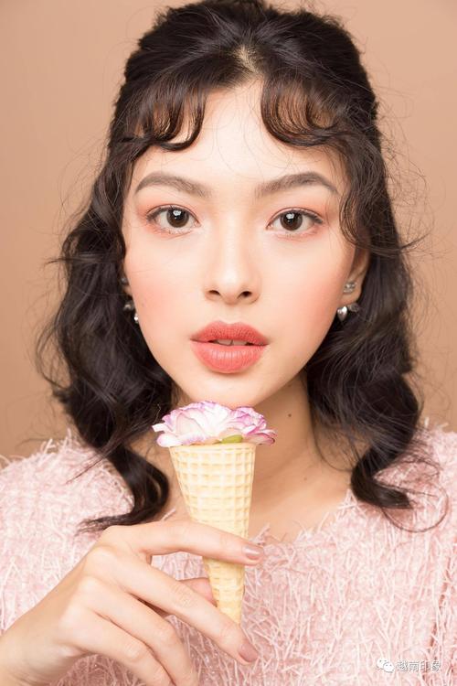 Thiếu tướng, TS Lê Xuân Thành phát biểu tham luận tại Hội thảo