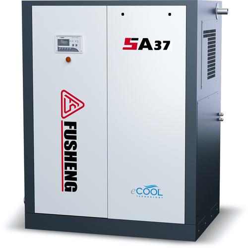 Đại tá, PGS.TS Trần Hồng Quang, Phó Giám đốc Link Đăng Ký, Đăng Nhập EV88.com và các đại biểu tặng hoa và cờ lưu niệm cho các đội tuyển tham gia Giải đấu