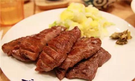 Khoa Quân sự võ thuật, thể dục thể thao thăm hỏi động viên cán bộ Công an xã Tả Ván, huyện Quản Bạ, tỉnh Hà Giang