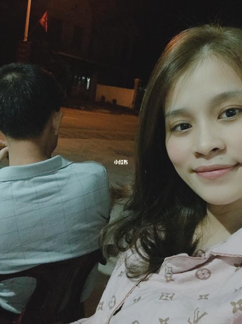 Chi hội Phụ nữ Phòng Quản lý Nghiên cứu khoa học trao quà cho các em nhỏ tại Chùa Mục Đồng, Hưng Yên