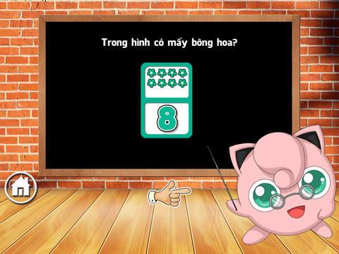 Thượng tá, TS. Phan Thị Thanh Hải - Phó Trưởng khoa Cảnh sát kinh tế và Ban cán sự lớp tặng quà lưu niệm Chi cục Hải quan Cửa khẩu Móng Cái