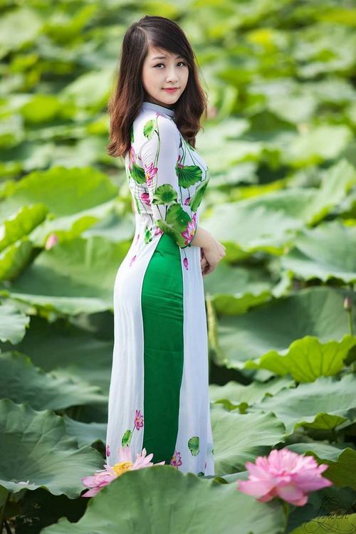 Đại uý Nguyễn Thành Luân hiến máu cứu chị Vì Thị Hòa qua cơn nguy kịch.