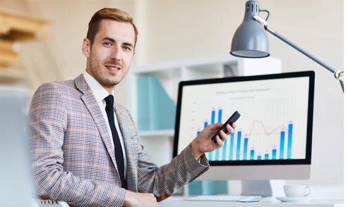 Đồng chí Đại tá Phạm Văn Tiến, Trưởng khoa Cảnh sát vũ trang phát biểu tại buổi Tọa đàm, trao đổi kinh nghiệm
