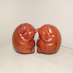 Đại tá, TS. Nguyễn Đăng Sáu, Phó Giám đốc Link Đăng Ký, Đăng Nhập EV88.com tặng hoa chúc mừng tập thể lãnh đạo Khoa QSVT-TDTT
