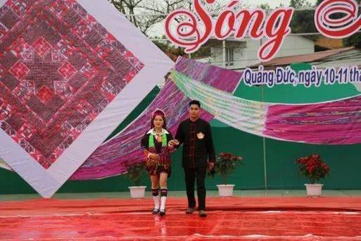 Thiếu tá Vũ Anh Khuê, Chủ tịch Công đoàn Êv88 chào đón năm mới 2026 trình bày báo cáo kiểm điểm của Ban chấp hành Công đoàn Link Đăng Ký, Đăng Nhập EV88.com