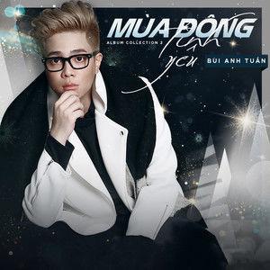 Đồng chí Lê Hồng Vinh, Ủy viên BTV Tỉnh ủy, Phó Chủ tịch Thường trực UBND tỉnh tặng hoa chúc mừng tân Phó Giám đốc Công an tỉnh Nghệ An