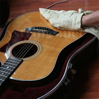 Thứ trưởng Trần Quốc Tỏ trình bày dự thảo nghị quyết tại phiên họp.