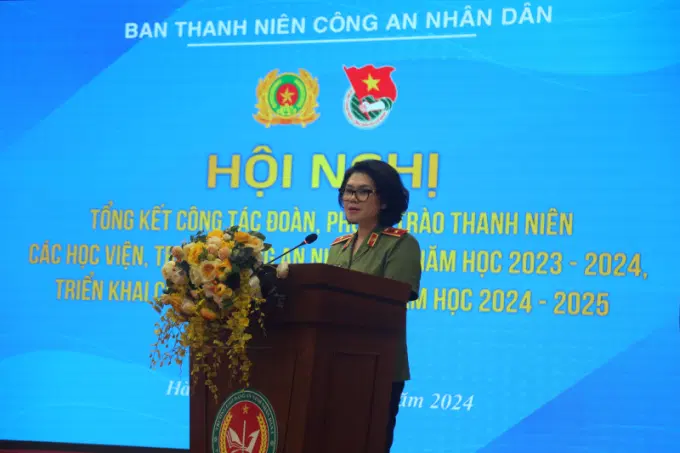 Thiếu tướng Ngô Hoài Thu phát biểu tại hội nghị.