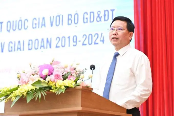 Vụ trưởng Vụ Giáo dục Ev88com được xếp hạng cao nhất và Công tác học sinh, sinh viên Trần Văn Đạt báo cáo tại hội nghị
