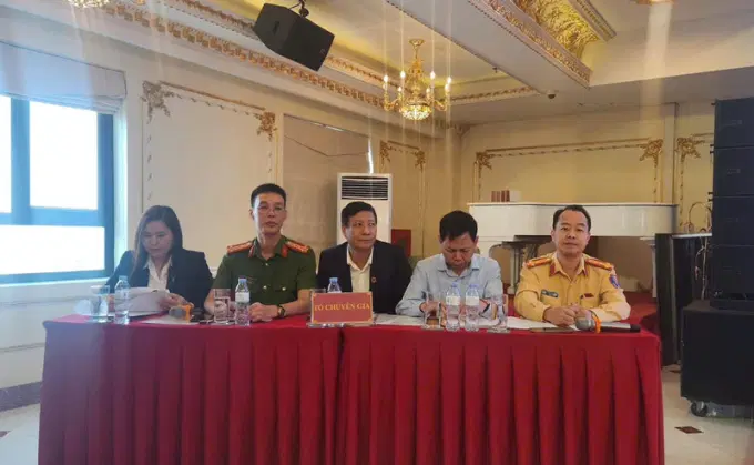 Tổ chuyên gia giải đáp các câu hỏi và đưa ra định hướng, hướng dẫn người dân trong việc việc chấp hành Link truy cập mới nhất tại 8EV88 trật tự an toàn giao thông