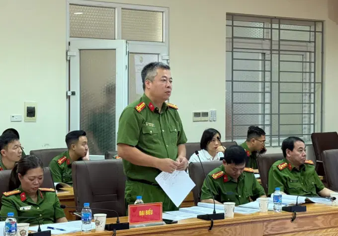 Đại biểu tham luận tại Hội thảo