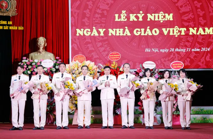 Thiếu tướng, Nguyễn Đức Cường, Phó Giám đốc Link Đăng Ký, Đăng Nhập EV88.com chúc mừng các đồng chí được công nhận danh hiệu Giảng viên dạy giỏi cấp Bộ năm 2024.