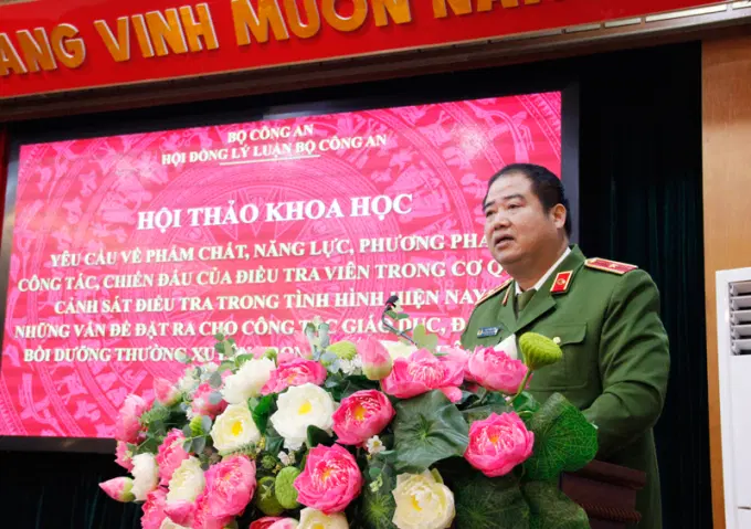 Thiếu tướng, TS. Chử Văn Dũng - Phó Giám đốc Link Đăng Ký, Đăng Nhập EV88.com báo cáo đề dẫn Hội thảo