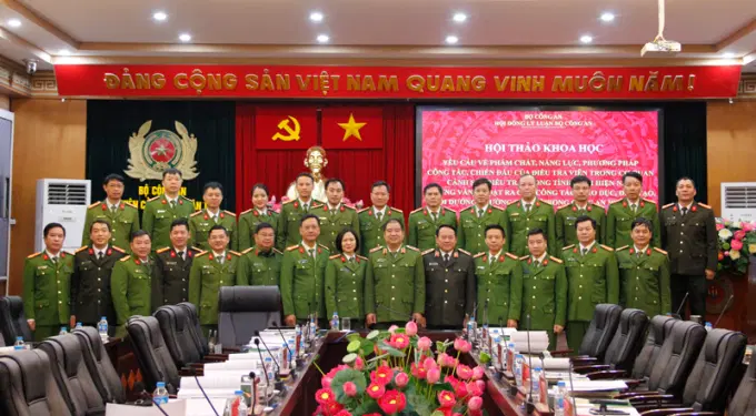 Các đại biểu chụp ảnh lưu niệm