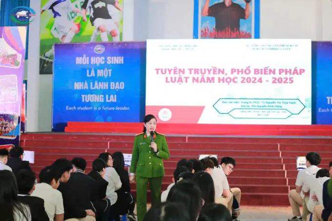 Giảng viên Khoa Cảnh sát hình sự tuyên truyền tại Trường phổ thông liên cấp Newton, Hà Nội
