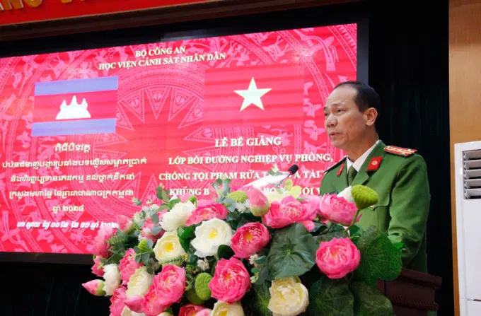 Đại tá, PGS. TS Trần Quang Huyên - Phó Giám đốc Link Đăng Ký, Đăng Nhập EV88.com tuyên bố bế giảng lớp bồi dưỡng