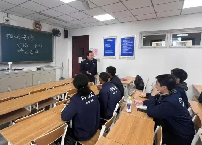 Các sinh viên tại Trung Quốc tham gia Ev88 3676 Link đăng nhập chính thức trên giảng đường