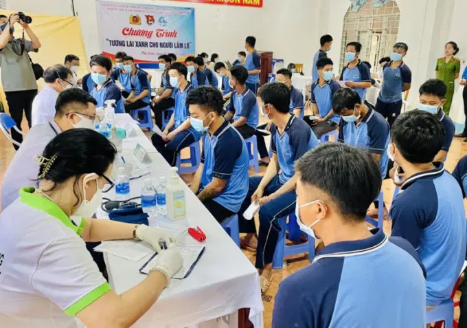 Từ ngày 1/3/2025, Bộ Công an tiếp nhận nhiệm vụ quản lý nhà nước về cai nghiện ma túy và quản lý sau cai. Ảnh: Kiểm tra sức khỏe học viên cai nghiện ma túy.