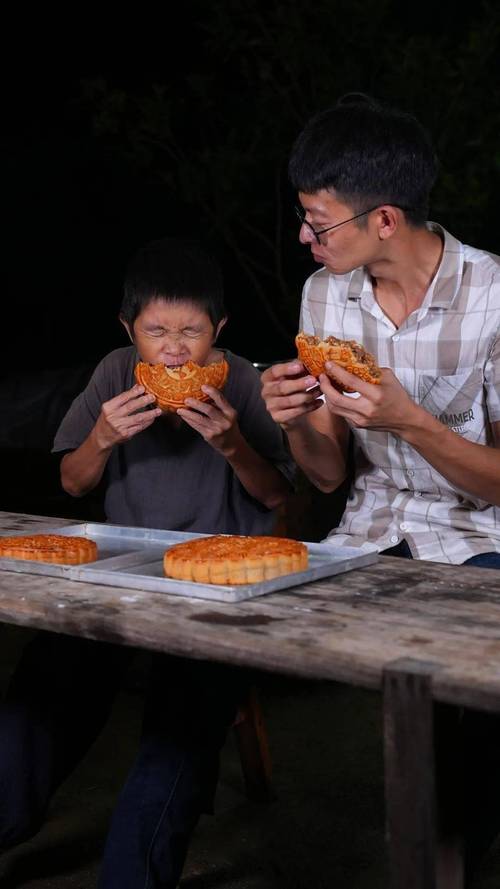 41 học viên cùng các đại biểu chụp hình lưu niệm.