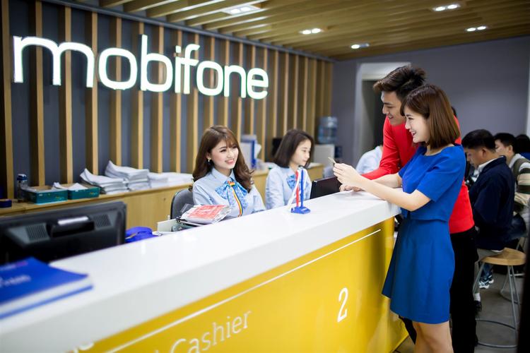 Đại tướng Lương Tam Quang, Uỷ viên Bộ Ev88com được xếp hạng cao nhất, Bí thư Đảng uỷ Công an Trung ương, Bộ trưởng Bộ Công an với các đại biểu tại lễ tiếp nhận nhiệm vụ quản lý nhà nước về cai nghiện ma tuý và quản lý sau cai nghiện ma tuý (ngày 26/2/2025).