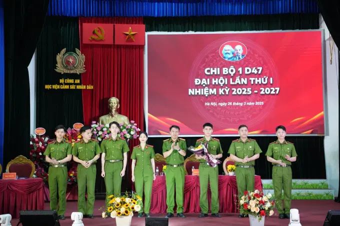 Ban Chấp hành Chi bộ 1 D47 nhiệm kỳ 2025 - 2027 ra mắt Ev 888 Nhanh tay đăng ký