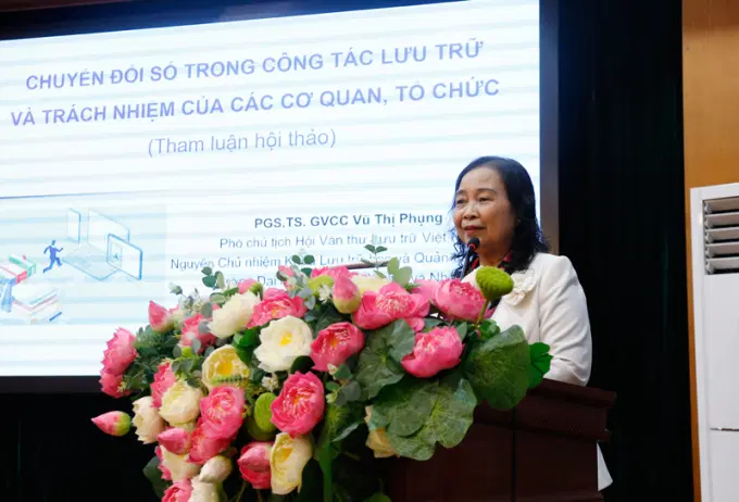 Đại biểu tham luận tại Hội thảo
