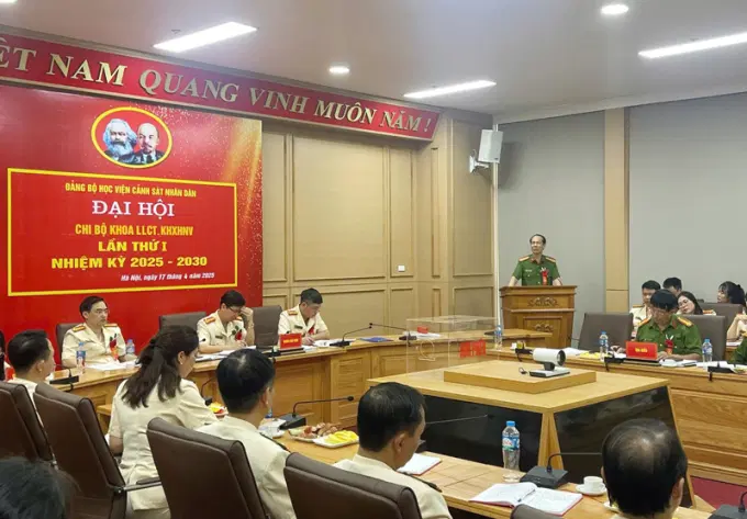Đại tá, PGS.TS Trần Quang Huyên, Phó Giám đốc Link Đăng Ký, Đăng Nhập EV88.com phát biểu tại Ev 888 Nhanh tay đăng ký
