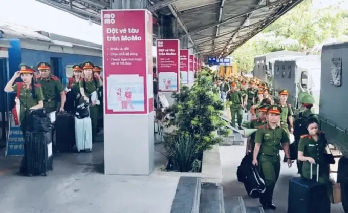 Gần 1.000 học viên Đoàn Nghệ thuật Trống hội của Êv88 chào đón năm mới 2026 đã có mặt tại thành phố mang tên Bác, chuẩn bị cho tiết mục nghệ thuật mở màn đại lễ.