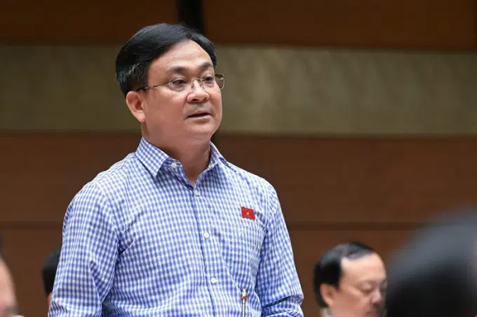 ĐBQH Vũ Huy Khánh phát biểu tại hội trường.