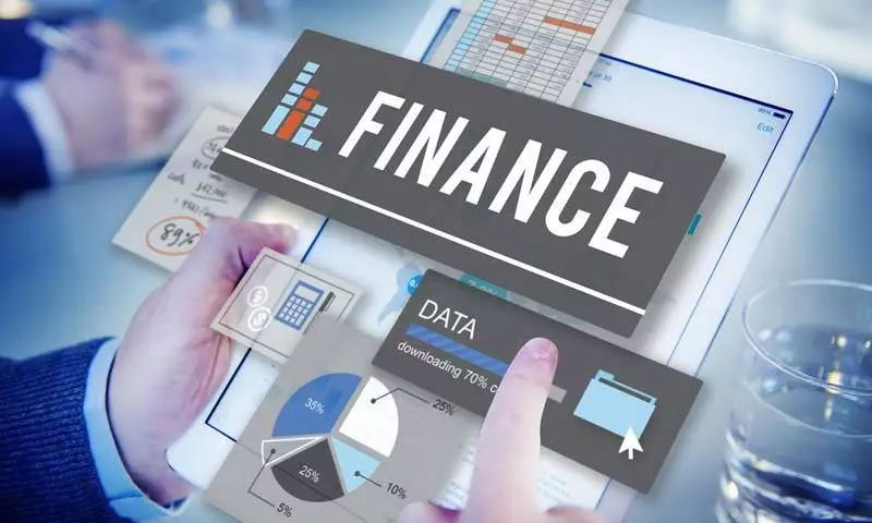 Các đại biểu tham luận tại Hội nghị