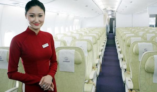 Bộ trưởng Lương Tam Quang cùng các đại biểu dâng hoa, dâng hương tại Khu di tích lịch sử CAND.
