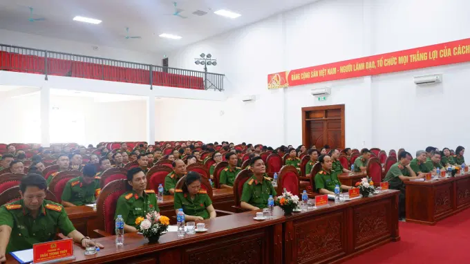 Các đại biểu tham dự Lễ khai giảng lớp học