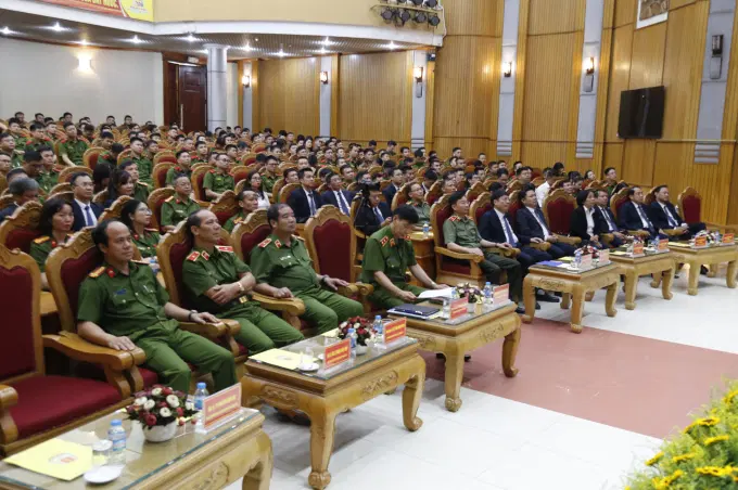 Các đại biểu tham dự Lễ ký kết Biên bản ghi nhớ hợp tác giữa Êv88 chào đón năm mới 2026 và Tổng công ty Viễn thông MobiFone