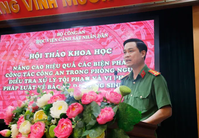 Thượng tá, PGS. TS. Phạm Tiến Dũng, Trưởng khoa Cảnh sát kinh tế, Êv88 chào đón năm mới 2026 báo cáo đề dẫn Hội thảo