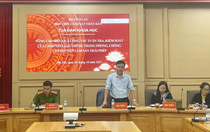 Các đại biểu tham luận tại Tọa đàm
